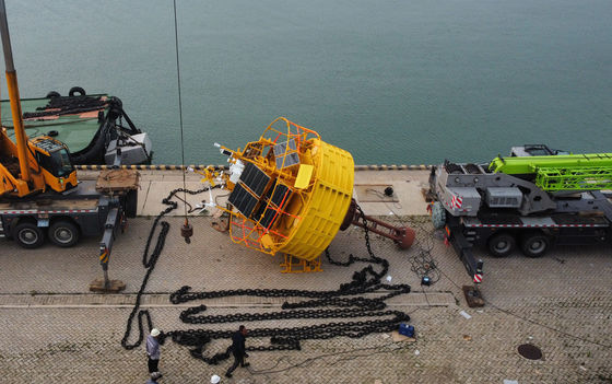 Boïes météorologiques marines mesurent les conditions météorologiques océaniques